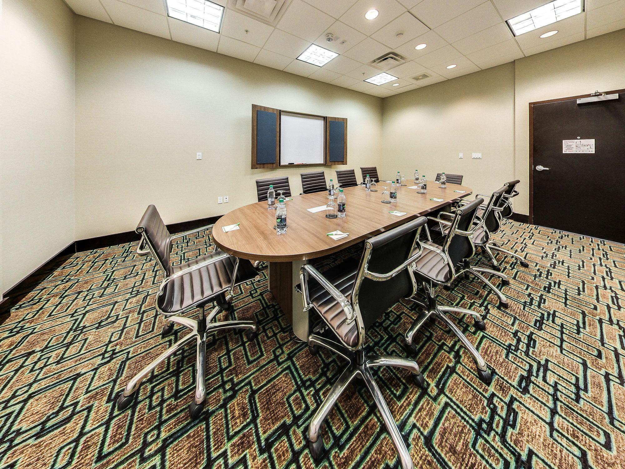 Holiday Inn Hotel & Suites Edmonton Airport Conference Centre By Ihg Ниску Экстерьер фото